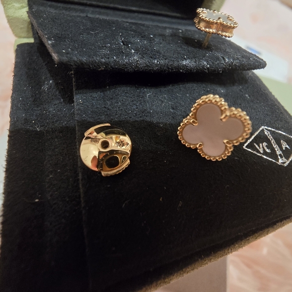 Sweet Alhambra earstuds18K yellow gold, Mother-of-pearl - Picture 4 of 8